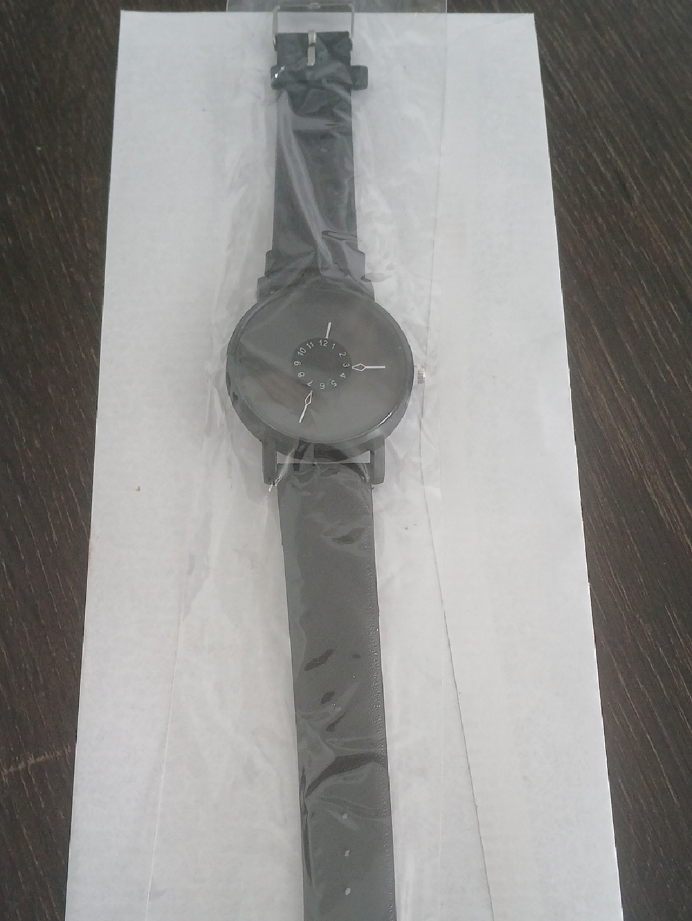 Black Minimalist Analog Watch -